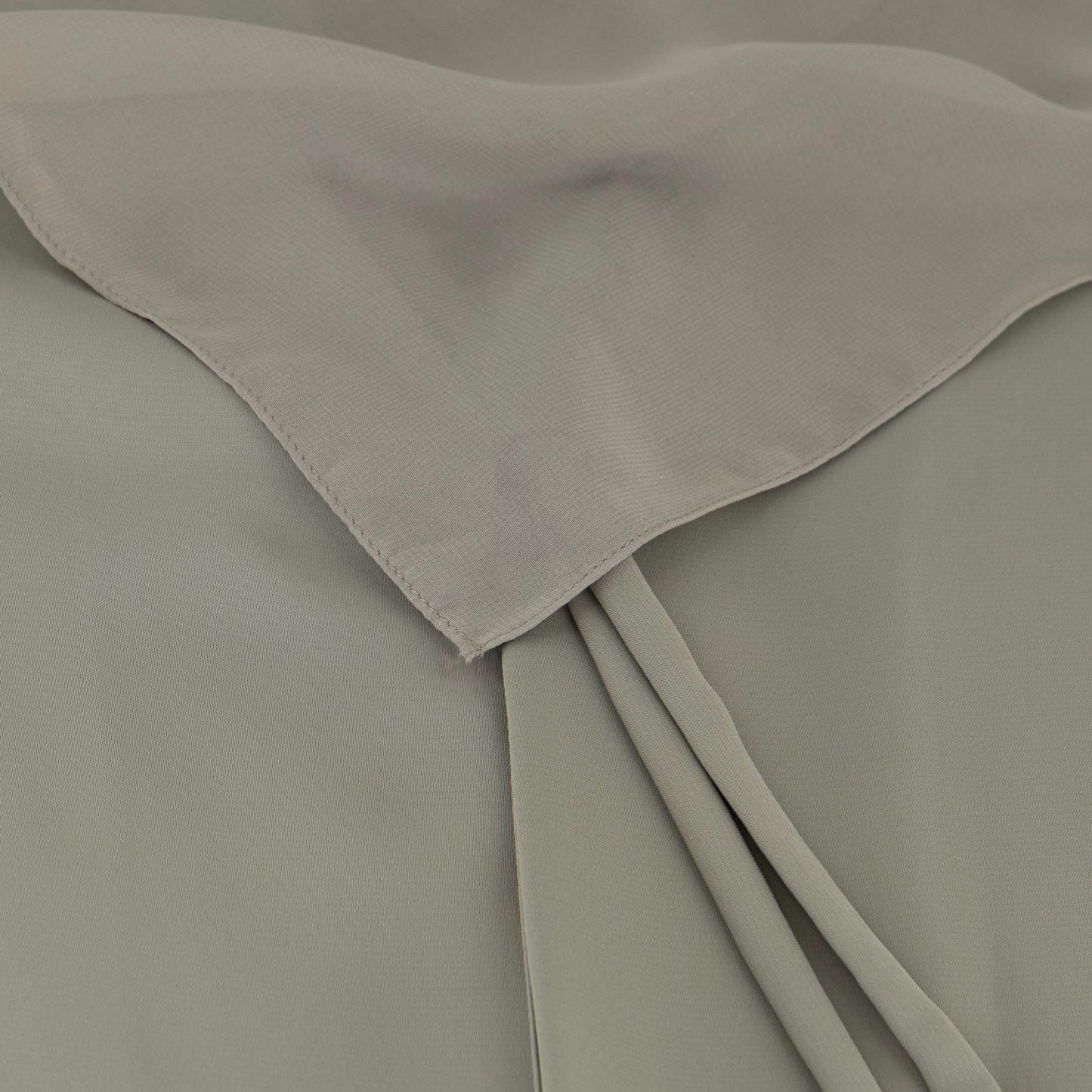 Mint green Flow Abaya | عباية فلو بالاخضر الفاتح