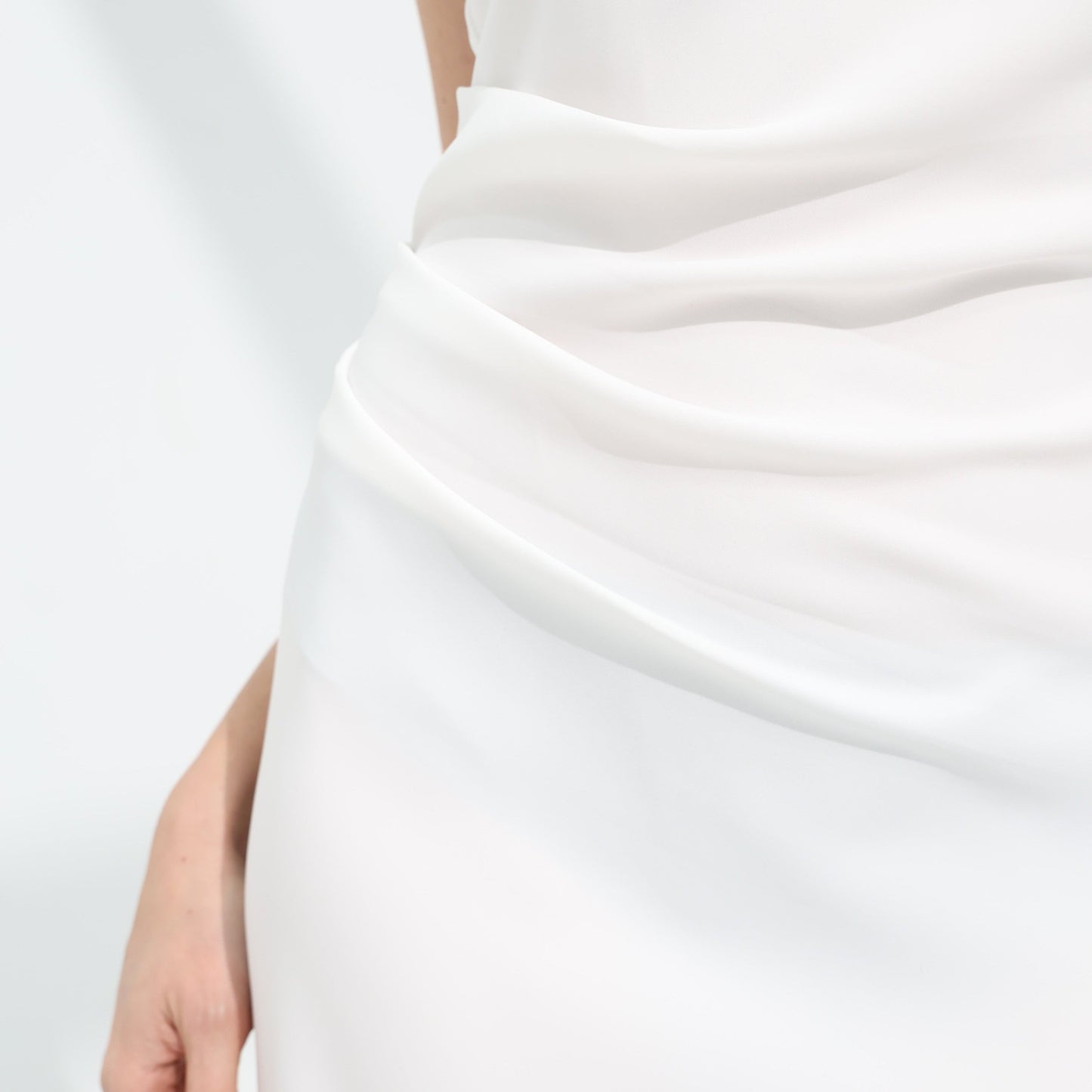 Minimal Waist Dress | فستان مخصّر ناعم